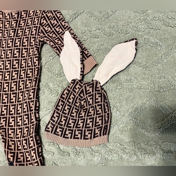 Fendi Baby romper / jumpsuit and hat unisex set - Picture 6 of 10